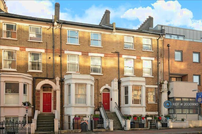 2 Bedroom Flat To Rent In St. John's Hill, London, SW11