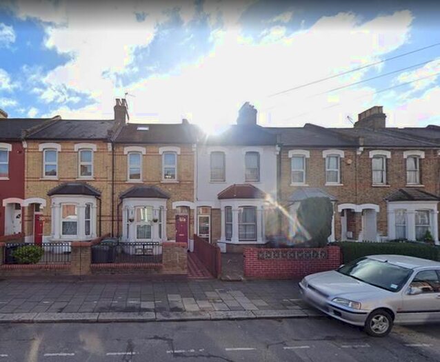 3 Bedroom Flat To Rent In Black Boy Lane, London, N15