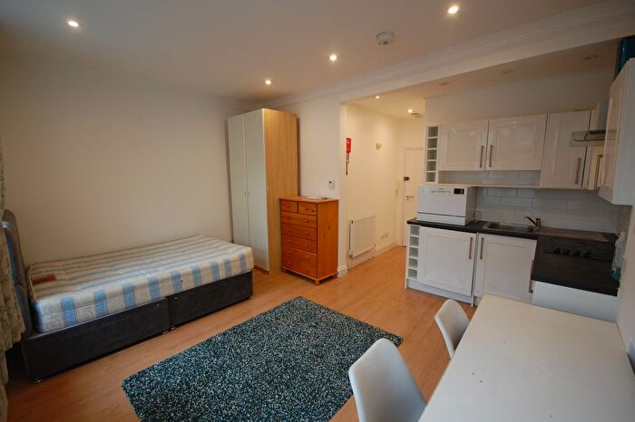 Studio To Rent In Chiswick High Road, London, W4