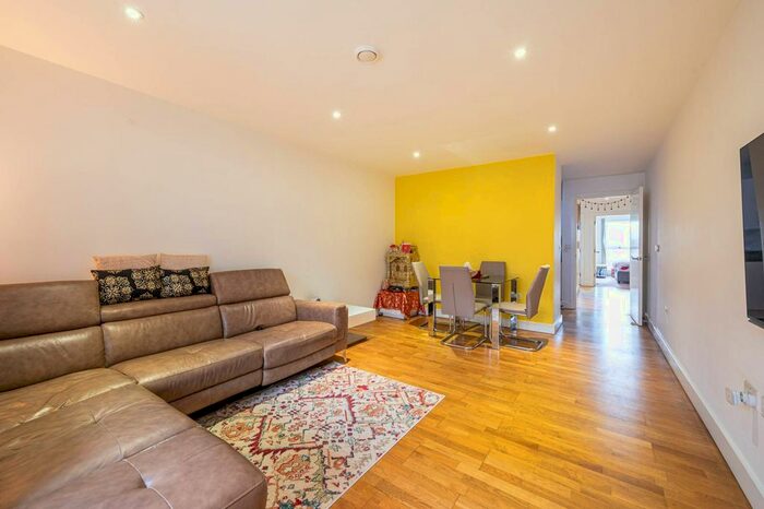 2 Bedroom Flat To Rent In Zenith Close, Hendon, London, NW9