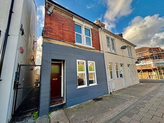 3 Bedroom House To Rent In Delce Road, Rochester, ME1