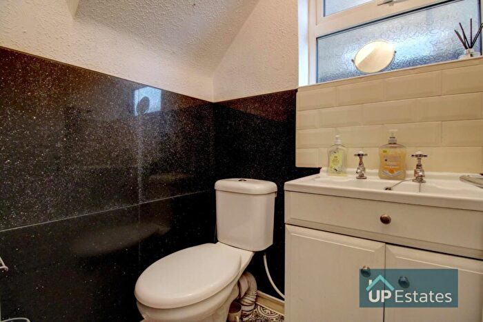 3 Bedroom Semi-Detached House For Sale In Yewdale Crescent, Coventry, CV2