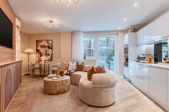 1 Bedroom Flat For Sale In High Street, Southall, UB1