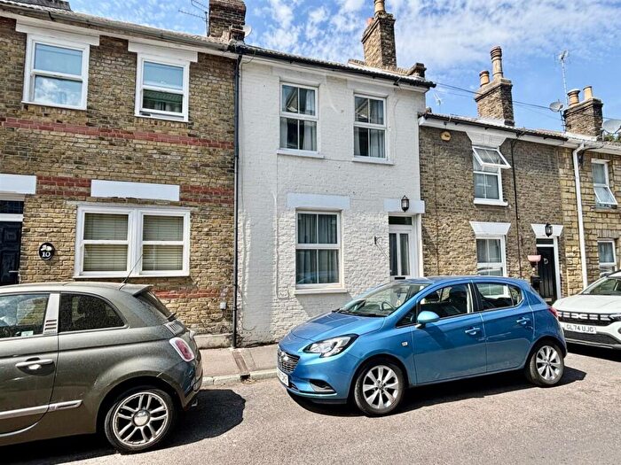 2 Bedroom Terraced House For Sale In Langdon Road, Rochester, ME1
