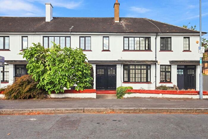 2 Bedroom Flat For Sale In Cambridge Road, Wanstead, E11