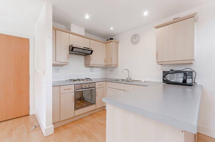2 Bedroom Flat To Rent In Garratt Lane, Wandsworth, London, SW18