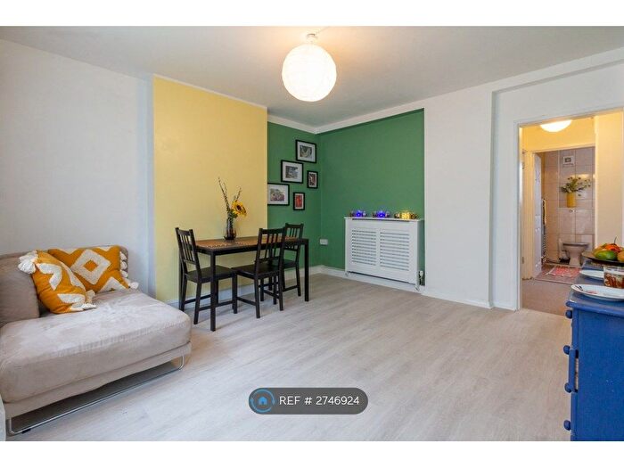 2 Bedroom Flat To Rent In East Street, London, SE17