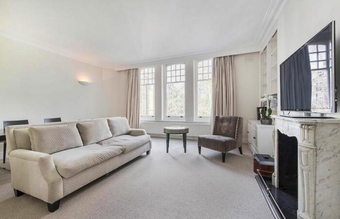2 Bedroom Flat To Rent In Hallam Street, Marylebone, London, W1W