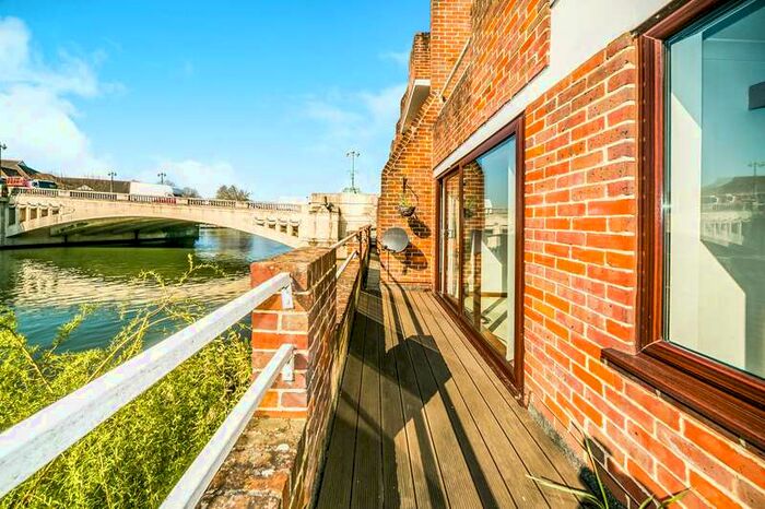 2 Bedroom Apartment To Rent In Riverside Court, Caversham, RG4