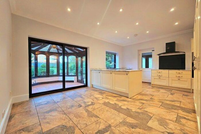 5 Bedroom Property To Rent In Leaves Green Road, Keston, BR2