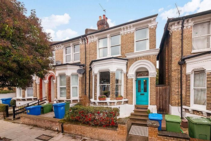4 Bedroom Property For Sale In Kelmore Grove, East Dulwich, London, SE22