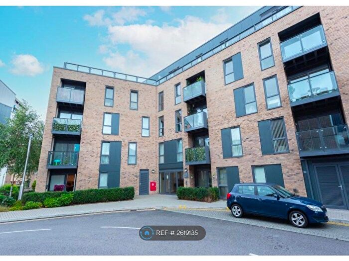 3 Bedroom Flat To Rent In Newchapel House, Addlestone, KT15