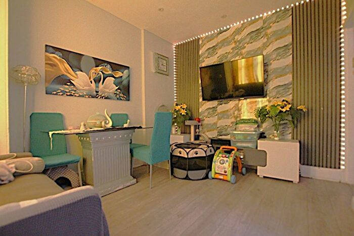 3 Bedroom Terraced House For Sale In Peabody Estate, London, N17