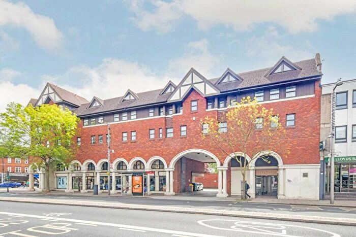 3 Bedroom Flat To Rent In Addison Court, Twickenham, TW1