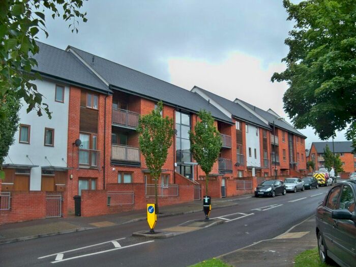 2 Bedroom Flat To Rent In Oakridge Road, Basingstoke, RG21