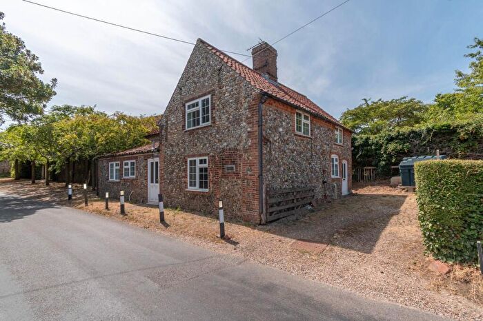 3 Bedroom Semi-Detached House For Sale In Field Dalling Road, Bale, NR21