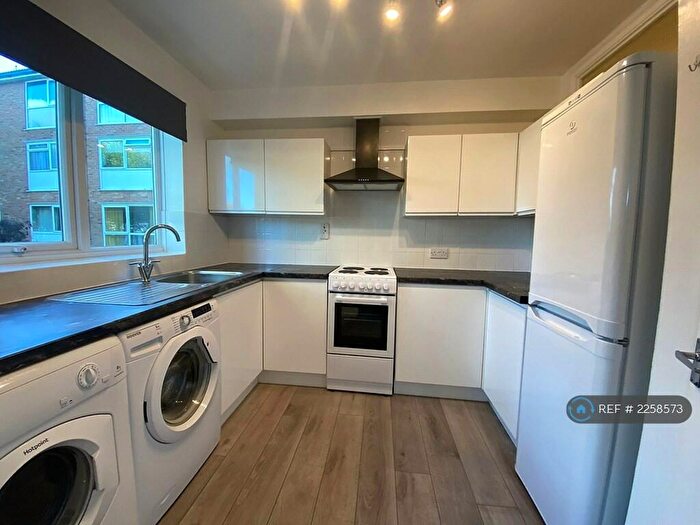 2 Bedroom Flat To Rent In Crocus Way, Chelmsford, CM1
