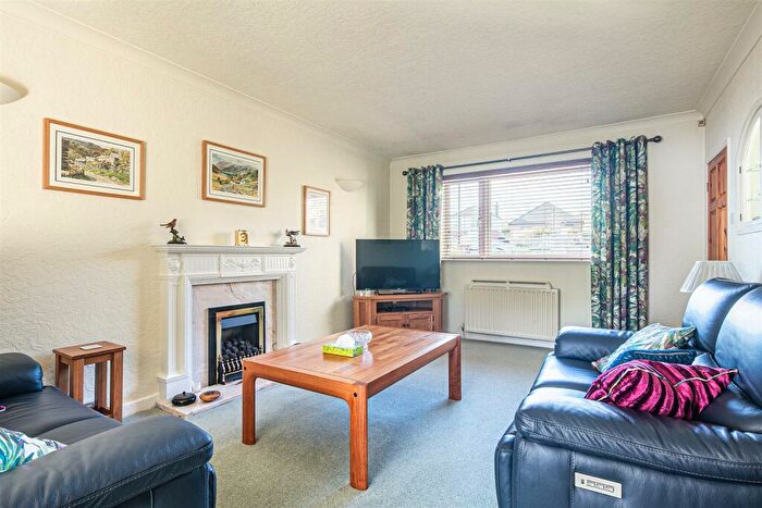 4 Bedroom Detached House For Sale In Halifax Road, Grenoside, S35