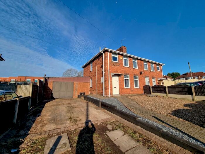 3 Bedroom House To Rent In Rookery Park, Brierley Hill, DY5