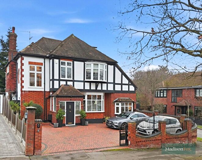 5 Bedroom Detached House For Sale In Monkhams Lane, Woodford Green, IG8