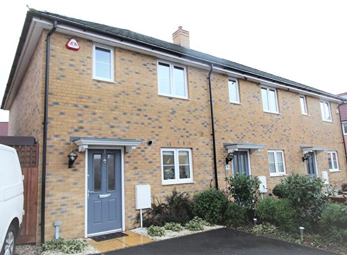 2 Bedroom Property To Rent In Leaf Hill Drive, Romford, RM3