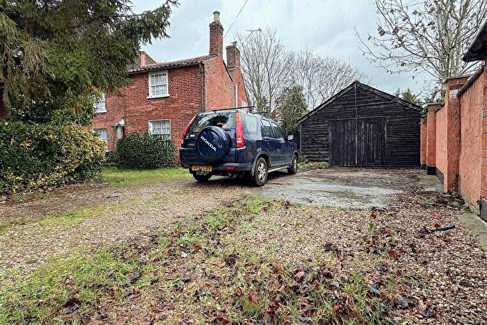 3 Bedroom Semi Detached House For Sale In The Street, Kirby-Le-Soken, CO13