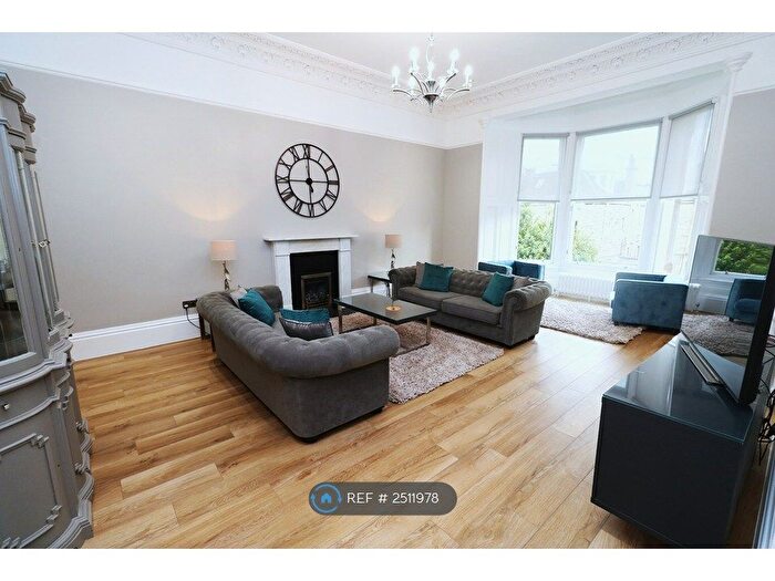 3 Bedroom Flat To Rent In Priestfield Road, Edinburgh, EH16