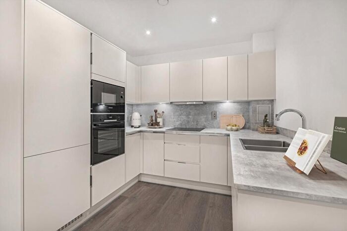 1 Bedroom Flat For Sale In "One Bedroom Apartment" At Station Approach, South Oxhey, WD19