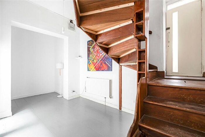 2 Bedroom Apartment To Rent In Three Colt Street, London, E14