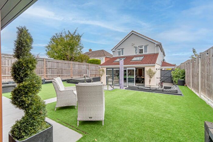 4 Bedroom Detached House For Sale In Roman Way, Thatcham, Berkshire, RG18