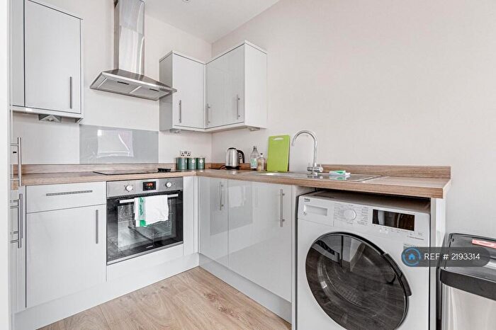 1 Bedroom Flat To Rent In Hartshead House, Farnborough, GU14