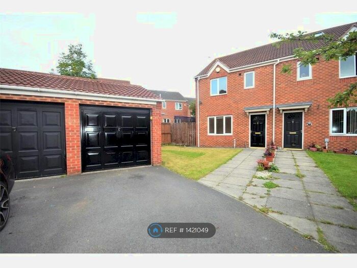 3 Bedroom Semi-Detached House To Rent In Heritage Close, Gateshead, NE8