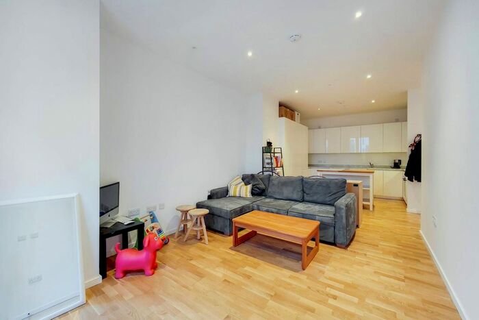 1 Bedroom Flat To Rent In Napa Close, Stratford, London, E20