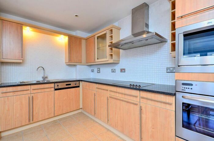 2 Bedroom Flat To Rent In Ensign Street, Tower Hill, London, E1