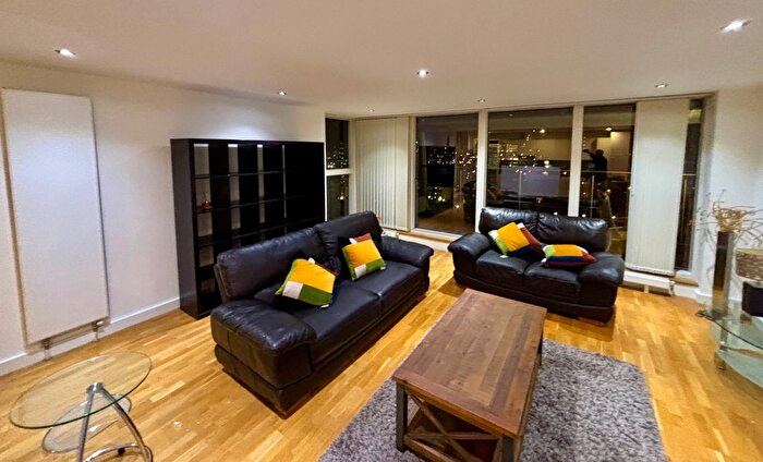 2 Bedroom Flat To Rent In The Quays, Salford, M50