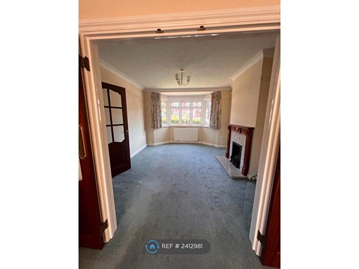 3 Bedroom Semi-Detached House To Rent In Elmbridge Drive, Ruislip, HA4
