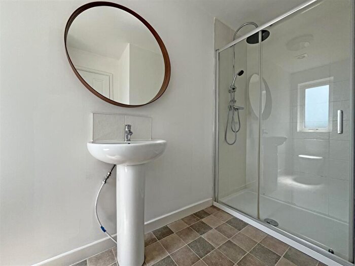 5 Bedroom Detached House To Rent In Vickers Close, Gedling, Nottingham, NG4