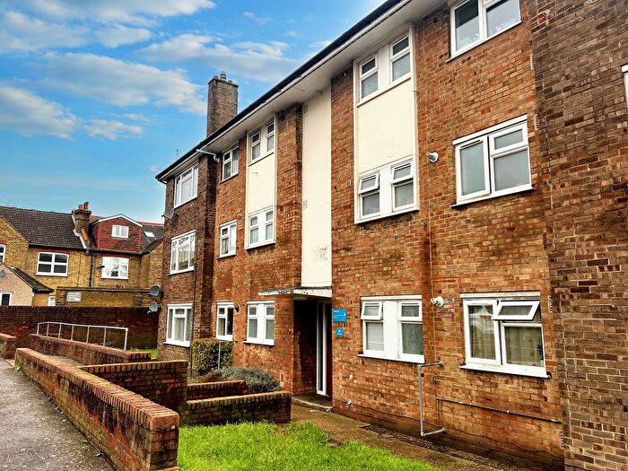 2 Bedroom Flat To Rent In Nichol Lane, Bromley, BR1