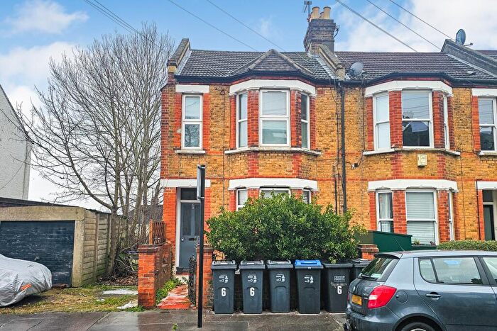 2 Bedroom Flat For Sale In Ground Floor Flat, Queen Mary Road, Upper Norwood, London, SE19