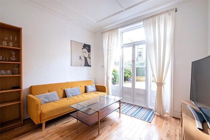 2 Bedroom Flat To Rent In Kingscourt Road, London, SW16