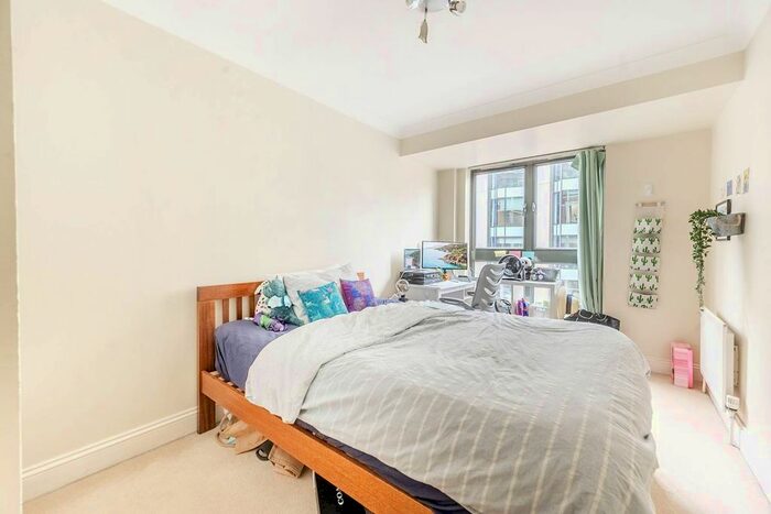 2 Bedroom Flat To Rent In Vauxhall Bridge Road, Westminster, London, SW1V