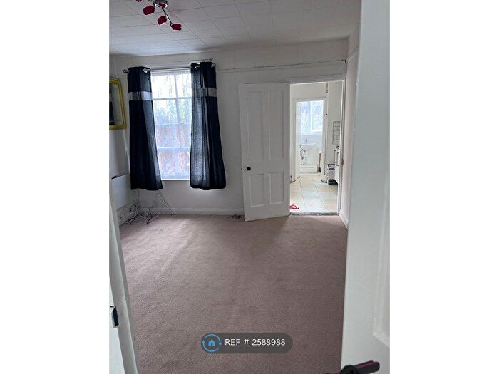 1 Bedroom Flat To Rent In Brook Street, Colchester, CO1