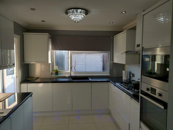 4 Bedroom House To Rent In Harlow Road, Rainham, RM13