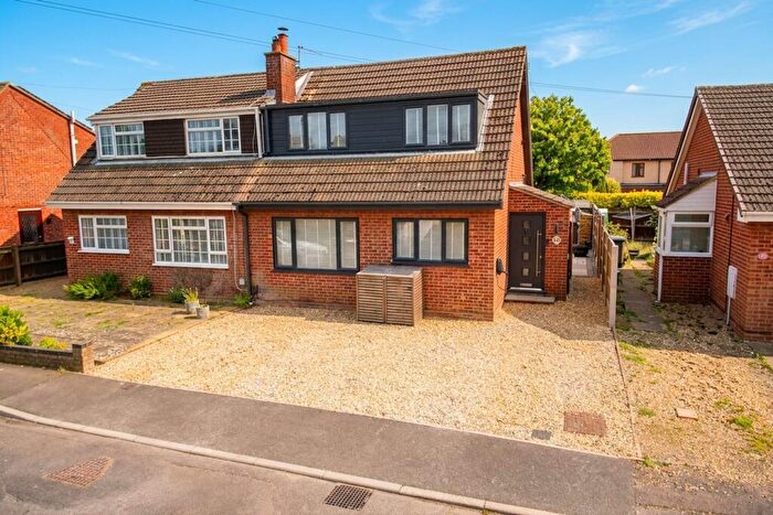 3 Bedroom Semi-Detached House For Sale In Church View Close, Norwich, NR7