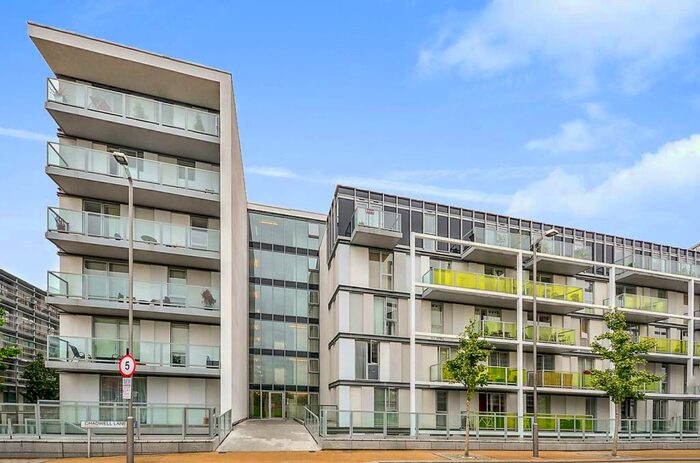 2 Bedroom Flat To Rent In New River Village, Hornsey, London, N8