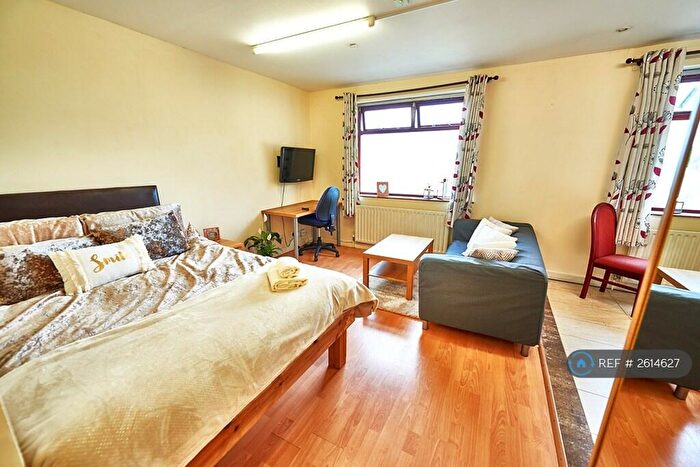 Studio To Rent In Millenium Court, Bradford, BD7