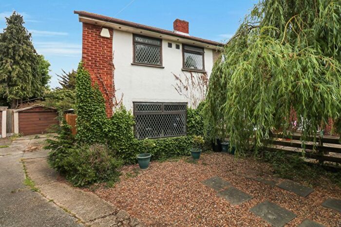 3 Bedroom Semi-Detached House For Sale In Field Close, Harlington, Hayes, UB3