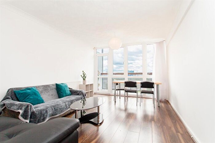 2 Bedroom Flat To Rent In Yates House, Roberta Street, London, E2