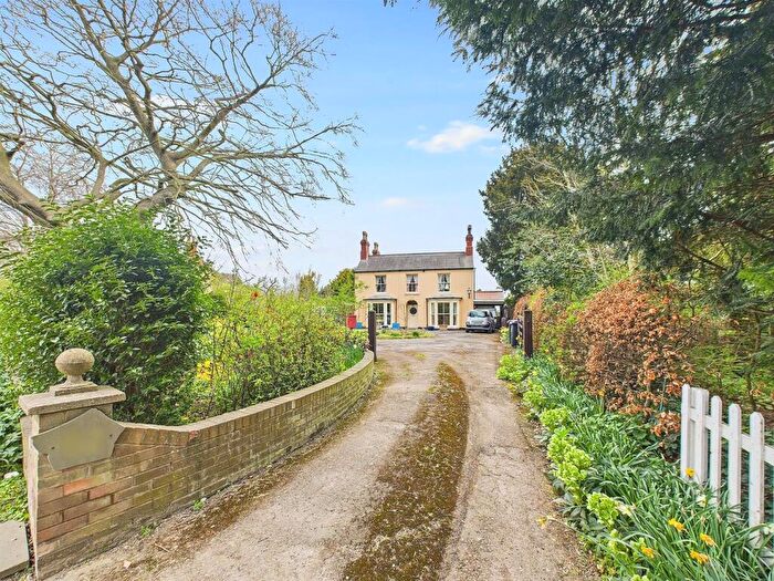 4 Bedroom Detached House For Sale In East Street, Alford, LN13