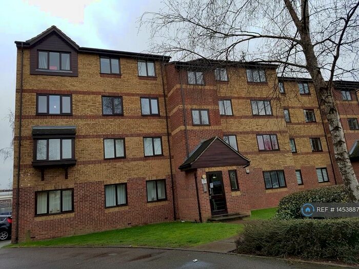 2 Bedroom Flat To Rent In Greenslade Road, Barking, IG11